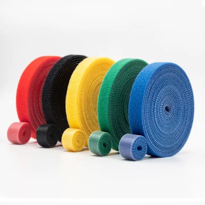 Attacheurs en nylon autobloquants pour l'organisation des câbles d'écouteurs et souris pour bureau et salon occasions spéciales