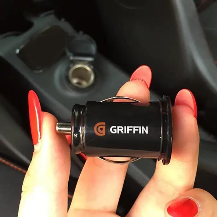 Mini Chargeur de Voiture USB Compact et Sécuritaire Pour Recharger Téléphones Durant Voyages Ou Déplacements Quotidiens Occasions Spéciales