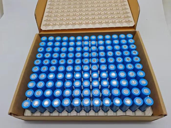 Batterie lithium-ion rechargeable 21700 3.7V 4500mAh 3C