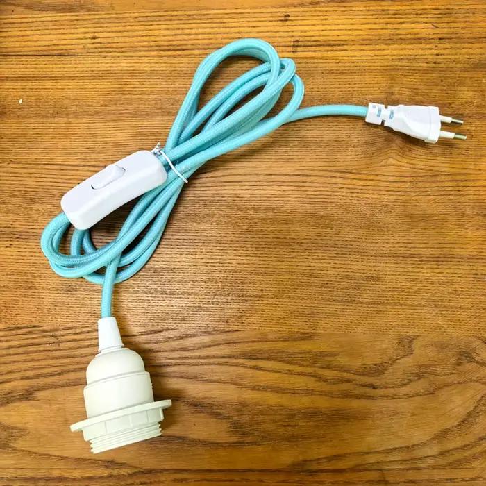 Câble en tissu flexible avec prise ue