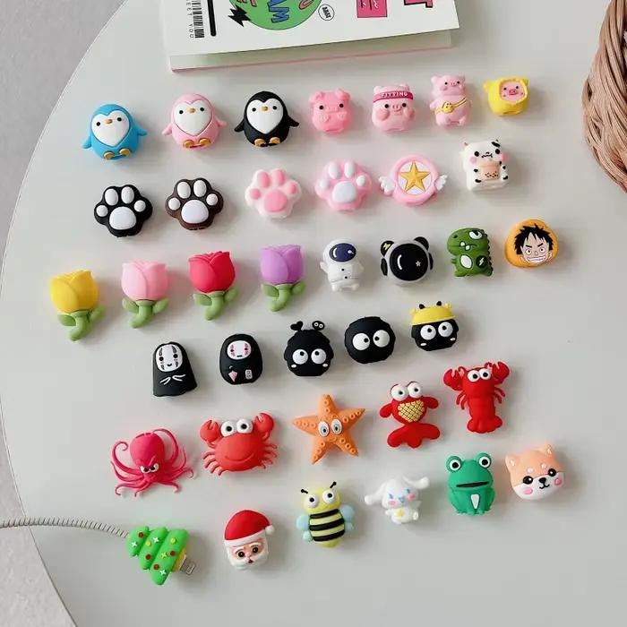 5 adorables protège-câbles en forme d'animaux marins - design crabe rouge