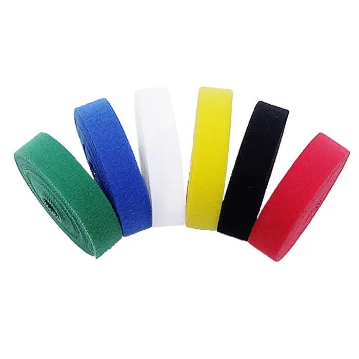 Attaches de câble réutilisables en nylon multicolores pour l'organisation de câbles et fils chez particuliers et professionnels
