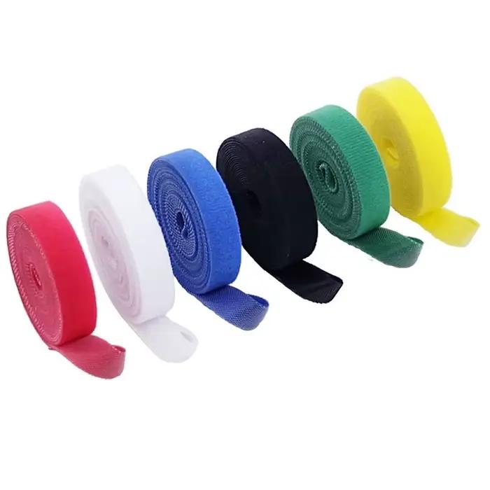 Attaches de câble réutilisables en nylon multicolores pour l'organisation de câbles et fils chez particuliers et professionnels