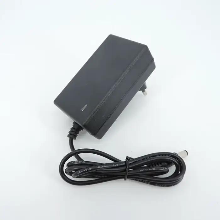 Chargeur AC DC 12.6V 1A 2A Adaptateur Mural 12V pour Batterie Lithium 18650 Prises EU USA Occasions Spéciales
